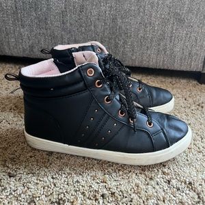Wonder nation black and light pink shoe with rose gold detail